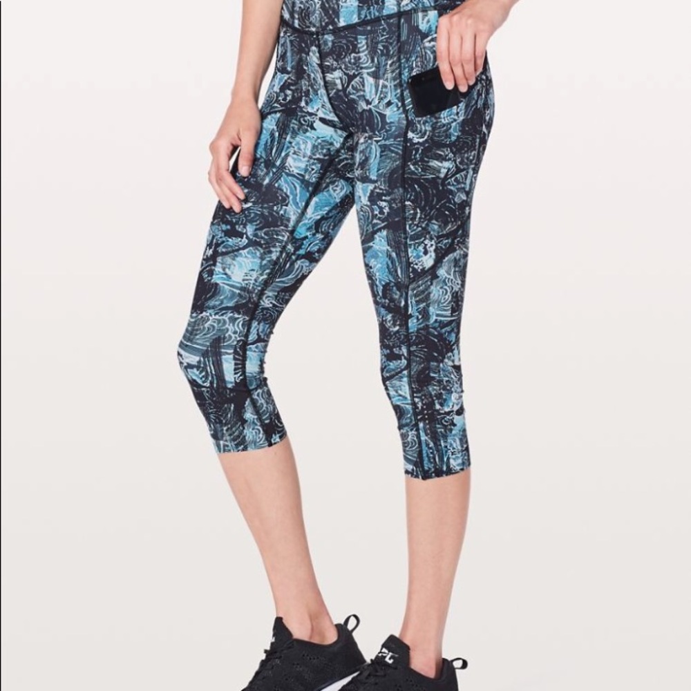NWT LULULEMON ETERNAL WAVE FAST AND FREE CROP BLUE - Picture 4 of 5